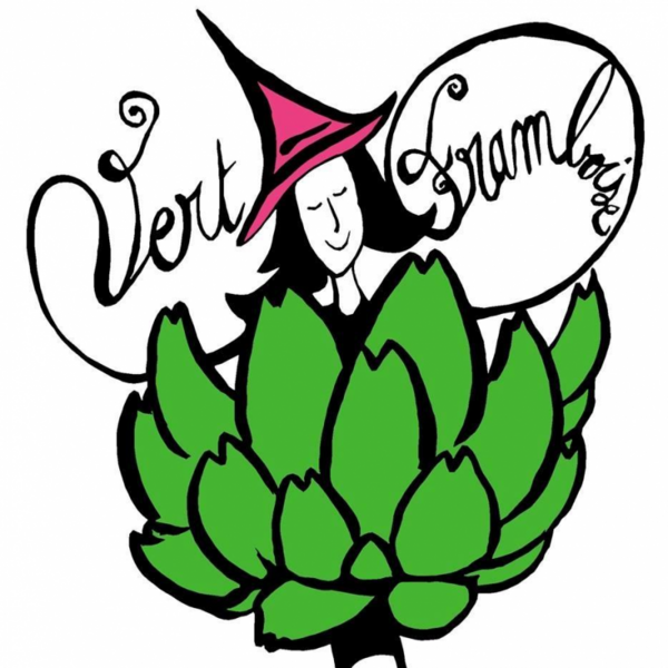 Un panier gourmand artisanal et bio composé de chocolats et de confiseries de fêtes offert par Vert Framboise Un panier gourmand artisanal et bio composé de chocolats et de confiseries de fêtes offert par Vert Framboise