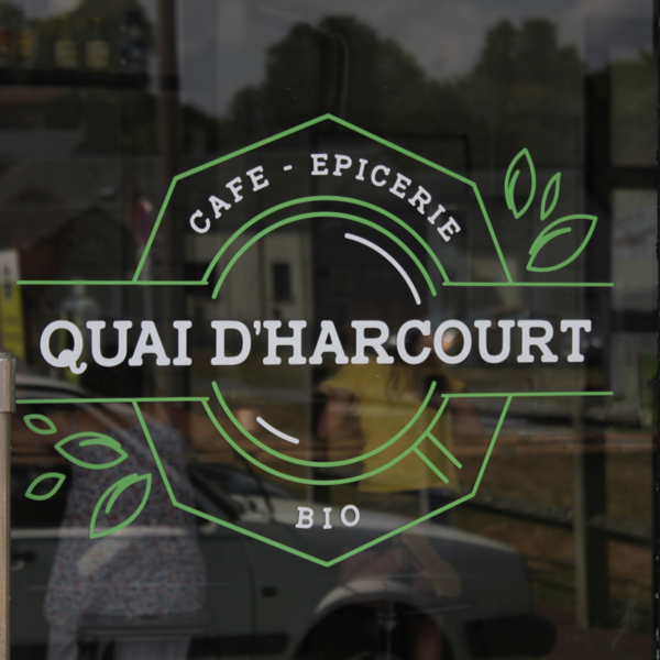 Un panier gourmand composé de produits bio et locaux offert par le Quai Harcourt Un panier gourmand composé de produits bio et locaux offert par le Quai Harcourt