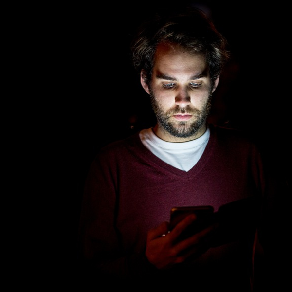 Les utilisateurs des contenus illicites via les réseaux sociaux Les utilisateurs des contenus illicites via les réseaux sociaux