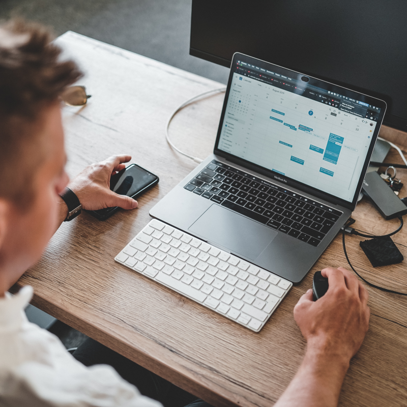 Les métiers d'une agence web : un community Manager, ça sert à quoi ?